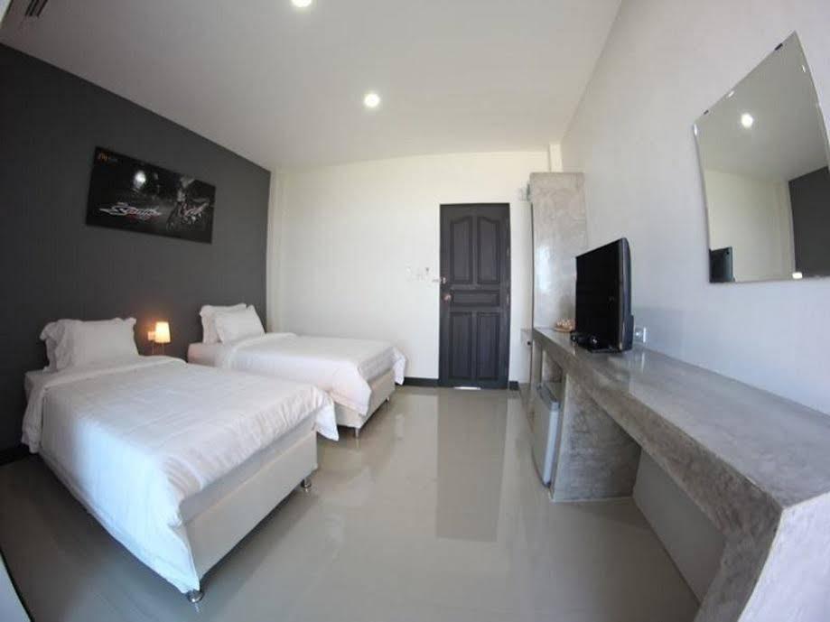 Plus Hotel Loei Exterior foto