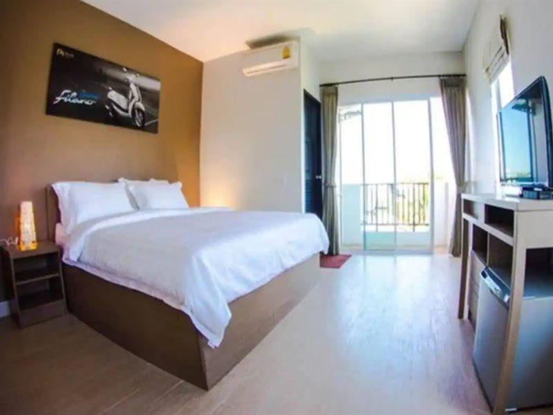 Plus Hotel Loei Exterior foto