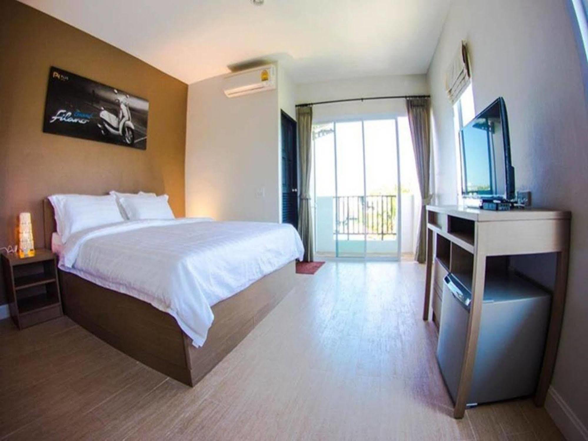 Plus Hotel Loei Exterior foto